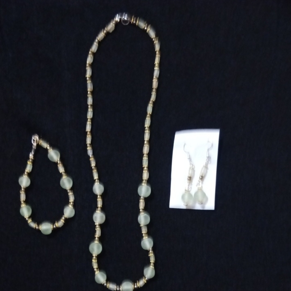 Handmade Elegant Gold and Cream Jewelry Set